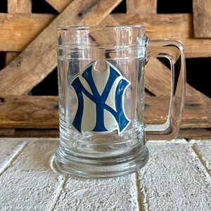 NEW! New York Yankee Glass Handled Beer Mug (49)
